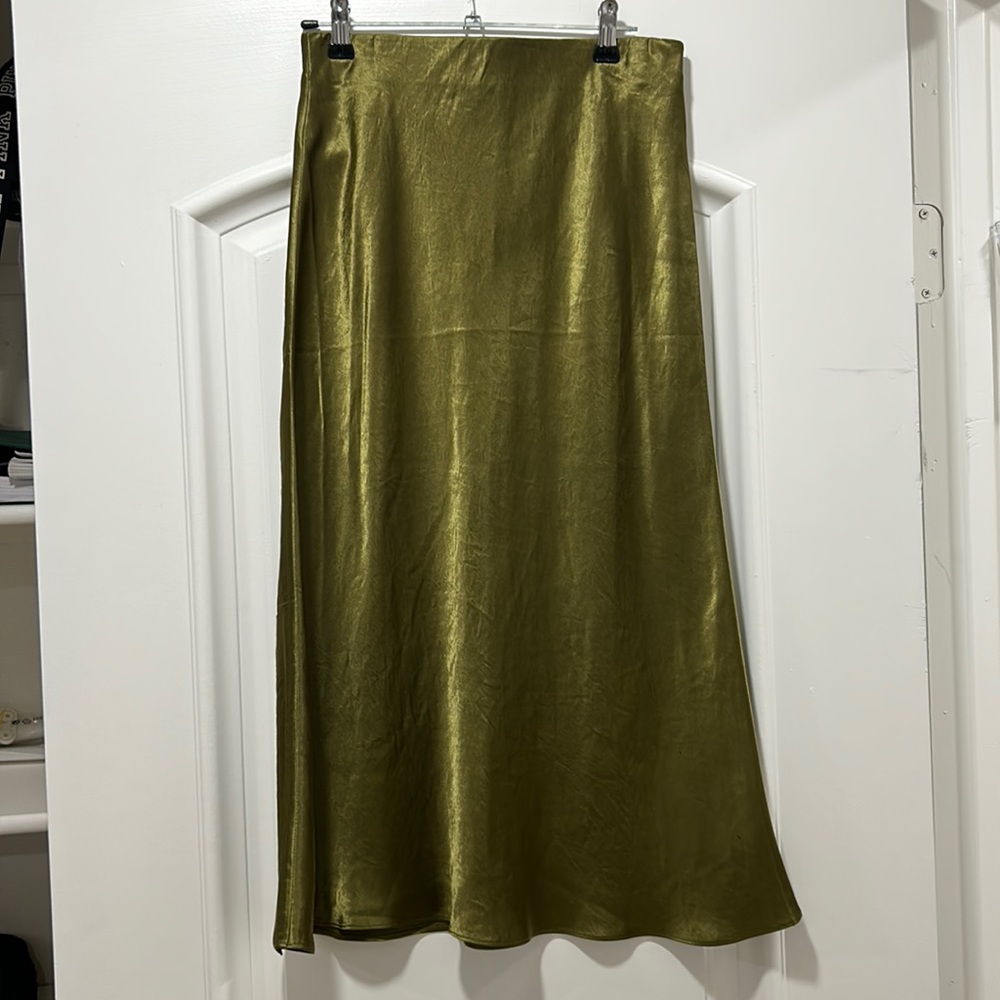 Green Aritzia Babaton midi skirt